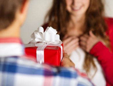 COMUNICAT DE PRESĂ: Nu contează doar ce şi cum oferi - codul bunelor maniere la capitolul cadouri şi câteva recomandări de la Gift Express