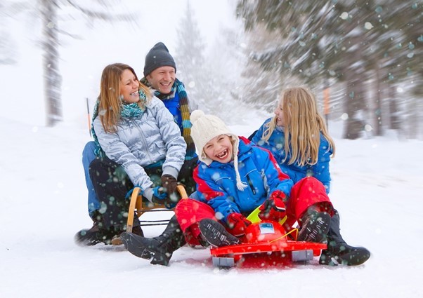COMUNICAT DE PRESĂ: A venit iarna? Care sunt activităţile preferate ale familiilor cu copii în această perioadă?