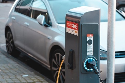 COMUNICAT DE PRESĂ: Iată de ce să achiziţionezi o staţie de încărcare electrică pentru restaurantul tău!
