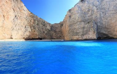 COMUNICAT DE PRESĂ: Pe ultima suta de metri a verii! Profita de biletele de avion in Zakynthos si bucura-te de soarele Greciei!