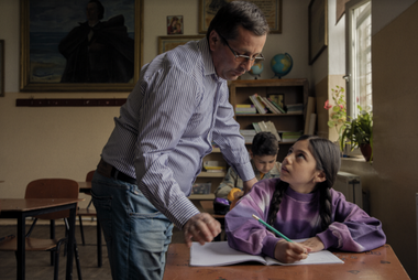eMAG şi Fundaţia Nouă ne pasă lansează campania de combatere a abandonului şcolar „Educaţia nu se opreşte niciodată”