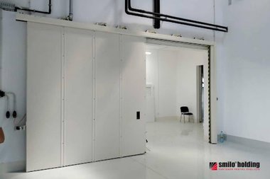 COMUNICAT DE PRESĂ: Smilo Holding, producător şi furnizor de uşi secţionale industriale 