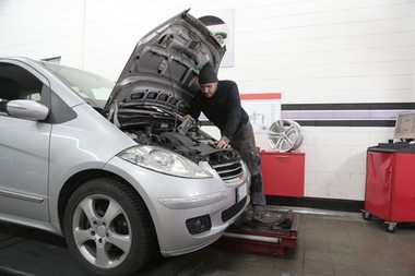 COMUNICAT DE PRESĂ: Motive pentru care trebuie să mergi cu maşina periodic la un service auto 