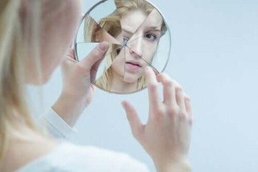 COMUNICAT DE PRESĂ: 4 lucruri pe care trebuie sa le faci daca persoana draga sufera de tulburare de personalitate borderline