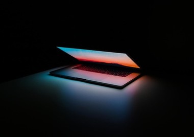 COMUNICAT DE PRESĂ: Top 3 aspecte de care să ţii cont atunci când vrei să achiziţionezi un laptop