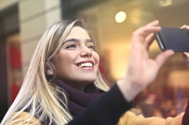 COMUNICAT DE PRESĂ: Cum poţi face poze mai reuşite în calitate de fotograf amator: 3 paşi pe care trebuie să îi urmezi