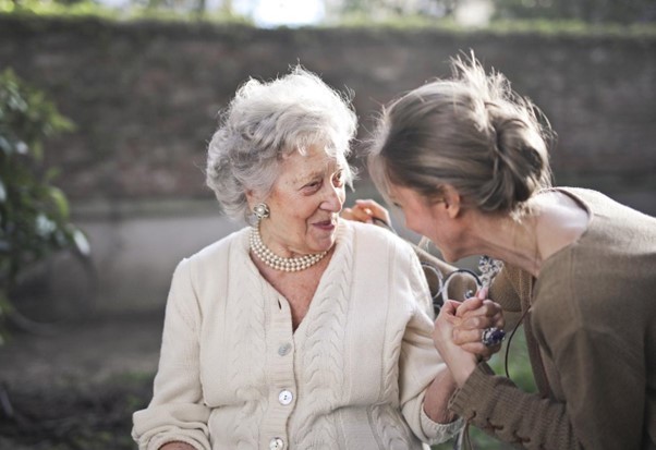 COMUNICAT DE PRESĂ: Idei de cadouri utile si practice pentru bunici