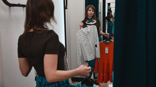 COMUNICAT DE PRESĂ: Ce trebuie să conţină garderoba de iarnă a unei pasionate de modă