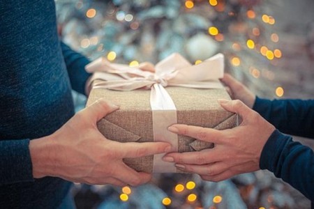 COMUNICAT DE PRESĂ: Ce cadouri inedite poţi cumpăra de Crăciun? Top 5 idei de daruri de neuitat pe care le poţi oferi celor dragi