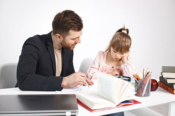 COMUNICAT DE PRESĂ: Vrei să-ţi motivezi copilul să înveţe o limbă străină? Iată ce trebuie să faci!