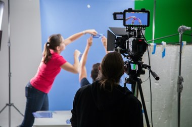 COMUNICAT DE PRESĂ: Cum te ajuta o agentie de video marketing sa iti faci brandul vizibil pe social media? 
