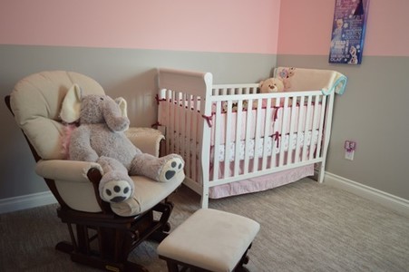 COMUNICAT DE PRESĂ: Cum să faci din camera bebeluşului tău o oază de confort şi siguranţă: 7 lucruri la care să fii atentă atunci când amenajezi camera copilului
