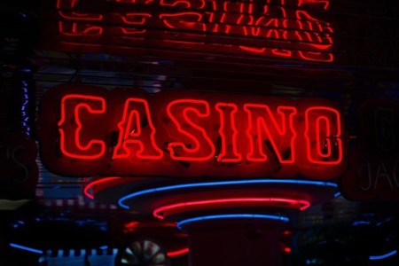 COMUNICAT DE PRESĂ: Ce ar trebui să ştii înainte să începi să te joci la un cazinou online