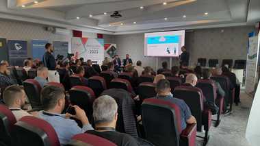 Pe 25 şi 26 mai, comunitatea de IT şi antreprenorii din Ardeal se întâlnesc la Transilvania IT Forum. Organizat de TopTech, parte a Bittnet Group, forumul le oferă antreprenorilor acces la cele mai recente soluţii şi tehnologii IT