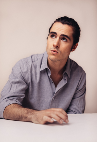 Ben Schnetzer a semnat pentru rolul celebrului dirijor român Sergiu Celibidache în filmul „Cravata galbenă”, în locul lui Rupert Friend