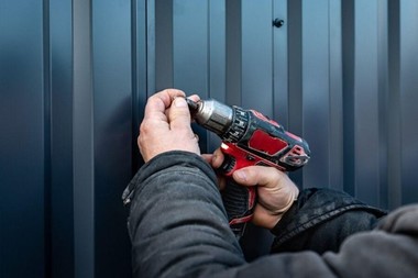 COMUNICAT DE PRESĂ: TOP 4 avantaje oferite de maşinile de înşurubat cu moment controlat pentru diverse industrii