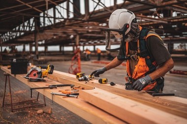 COMUNICAT DE PRESĂ: Ai sau plănuieşti să îţi deschizi o firmă în domeniul construcţiilor? Iată ce aspecte legale trebuie să pui la punct înainte de orice!