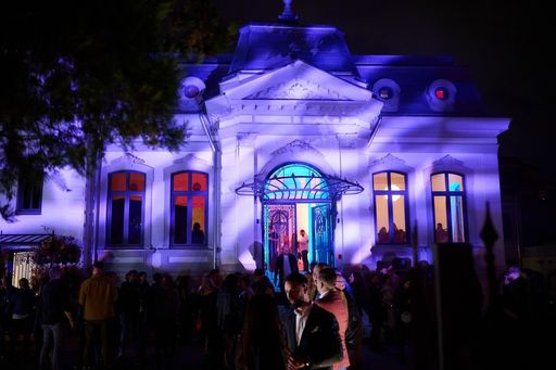1 Decembrie la Casa Dimitrie Bolintineanu: Brad de 8 metri, Delicii de la Chef, 20 de florişti cu ateliere de coroniţe şi mini brazi şi Târgul Micilor Antreprenori
