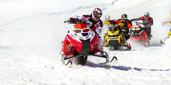 COMUNICAT DE PRESĂ: Snowmobile pentru competiţie vs. recreere: care sunt diferenţele 