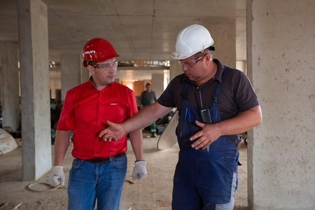 COMUNICAT DE PRESĂ: Siguranţă pe şantier: cele mai importante 3 echipamente de protecţie în construcţii