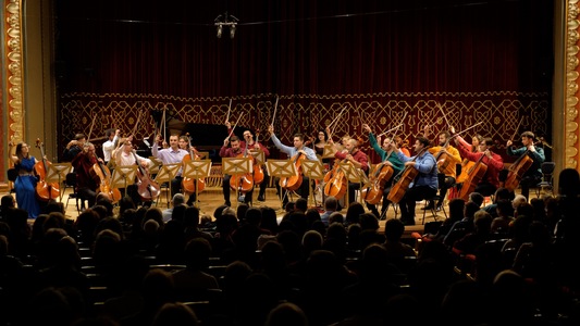 Violoncelistul Marin Cazacu şi Ansamblul Violoncellissimo, concert extraordinar - de la Baroc la... Rock, la Sofia