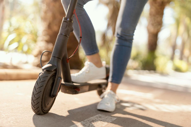 COMUNICAT DE PRESĂ: Te gândeşti să achiziţionezi prima ta trotinetă electrică? Ce ar trebui să ştii: avantaje şi dezavantaje