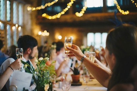 COMUNICAT DE PRESĂ: Cum organizezi o petrecere reuşită la tine acasă: sfaturi practice