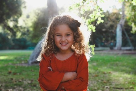 COMUNICAT DE PRESĂ: 4 principii pe care să le respecţi atunci când alegi cercei pentru fetiţe de 5 ani