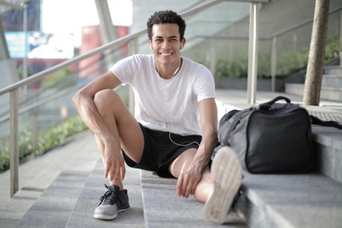 COMUNICAT DE PRESĂ: Cum să asortezi pantofii sport cu ţinutele casual şi sportive?  