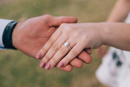 COMUNICAT DE PRESĂ: Nu ştii ce inel de logodnă să alegi? 5 criterii care te vor ajuta să iei cea mai bună decizie