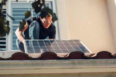 COMUNICAT DE PRESĂ: Avantaje şi dezavantaje ale panourilor fotovoltaice: ghidul tău complet
