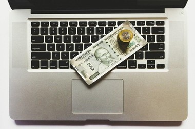 COMUNICAT DE PRESĂ: Nu ştii dacă să optezi pentru un credit online rapid în locul celui tradiţional? Află care sunt avantajele şi dezavantajele!