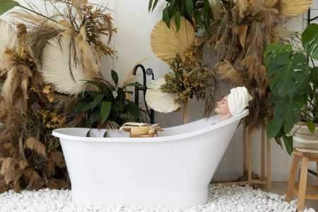 COMUNICAT DE PRESĂ: Cum să alegi mobilierul de baie pentru o familie numeroasă