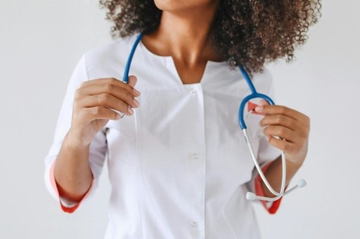 COMUNICAT DE PRESĂ: Top 3 aspecte în care merită să investeşti pentru a avea succes cu propria clinică medicală