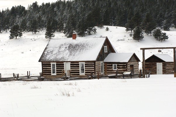 COMUNICAT DE PRESĂ: Deţii o proprietate la munte? Iată TOP 6 unelte esenţiale pentru proprietarii de cabane montane