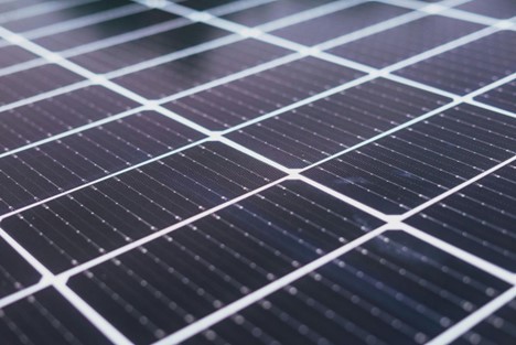 Avantajele instalării panourilor fotovoltaice la tine acasă