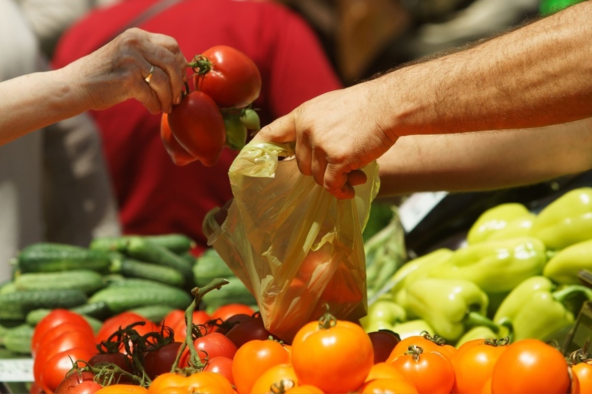 Beneficiile consumului de produse proaspete de la fermierii locali români 