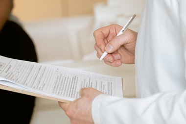 Ghid complet pentru tratarea hemoroizilor: de la prevenţie la soluţii avansate