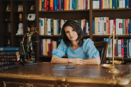 INTERVIU: Avocat Adina Mihaela Chiş: Cât trebuie să aştepte românii pentru a obţine despăgubiri pentru malpraxis medical şi ce sume pot obţine?