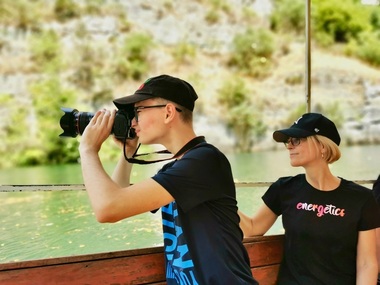 Faces of Autism marchează Ziua Internaţională de Conştientizare a Autismului prin lansarea online a documentarului „David. Drumul către ceilalţi”