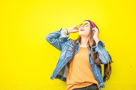 Cum să îţi reinventezi garderoba folosind culorile primăverii