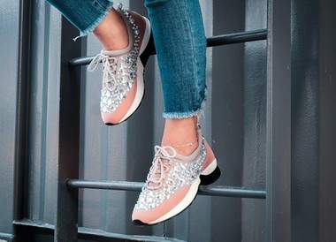 Trucuri pentru a purta brăţările pentru gleznă din aur în această primăvară