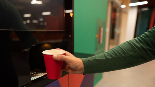 Ce tipuri de pahare din carton sunt potrivite pentru aparatele de cafea vending