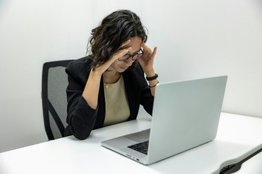 Când trebuie să ajungi la neurochirurg! Semnele pe care nu trebuie să le ignori