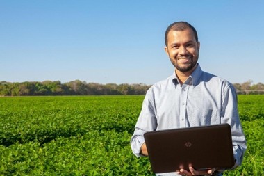 Cum să integrezi cumpărăturile online în strategia de aprovizionare a unei ferme