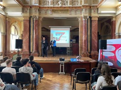 Finprotect şi Colegiul Economic „Nicolae Kretzulescu” marchează Ziua Educaţiei Financiare printr-un seminar dedicat tinerilor