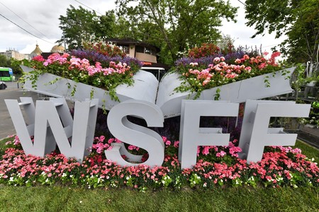 300.000 de vizitatori în trei zile, la a treia ediţie West Side Flower Fest! Ce a însemnat, în cifre, cel mai mare festival al florilor din România
