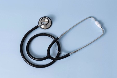 Instrumentarul de bază pentru studenţi şi rezidenţi: ghidul echipamentelor medicale esenţiale