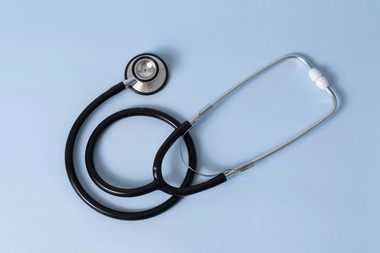 Instrumentarul de bază pentru studenţi şi rezidenţi: ghidul echipamentelor medicale esenţiale