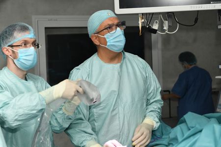 O luptă dusă cu blândeţe: Povestea S. care a trecut prin 2 intervenţii simultane pentru cancer: „Sunt boli grave pe care le duci cu tine fără să ştii, până este prea târziu şi nu se mai poate face nimic”
